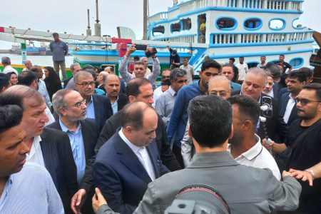 بازدید وزیر جهاد کشاورزی از اسکله صیادی پشت شهر بندرعباس